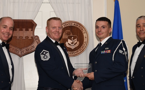 ALS Class 18-4 graduates