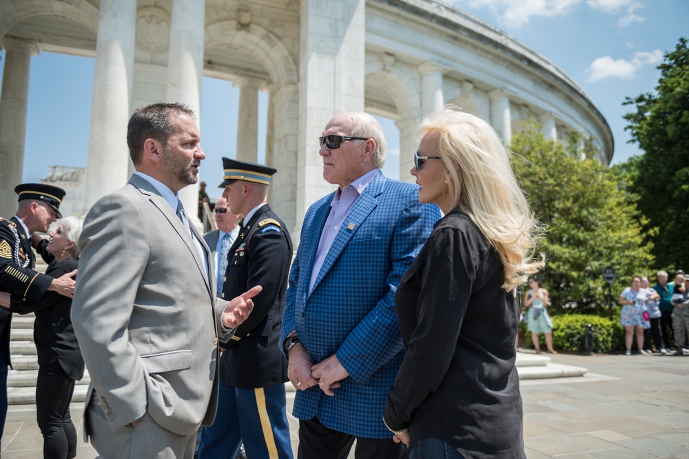 Terry Bradshaw With USO-Metro Participates in an Army Special Honors Wreath-Laying at the Tomb of the Unknown Soldier