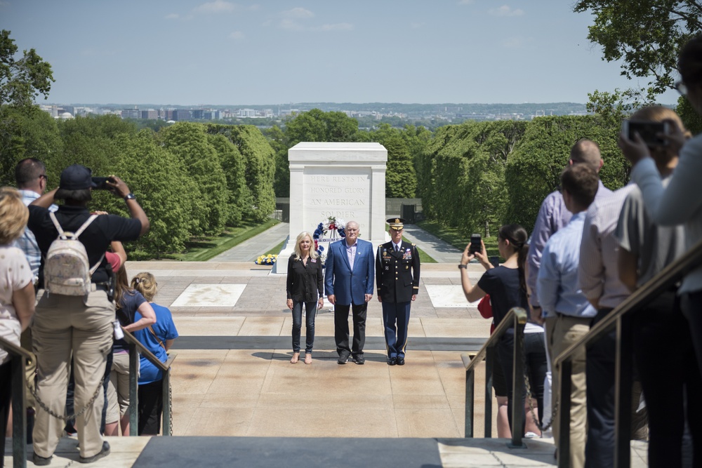 Terry Bradshaw With USO-Metro Participates in an Army Special Honors Wreath-Laying at the Tomb of the Unknown Soldier