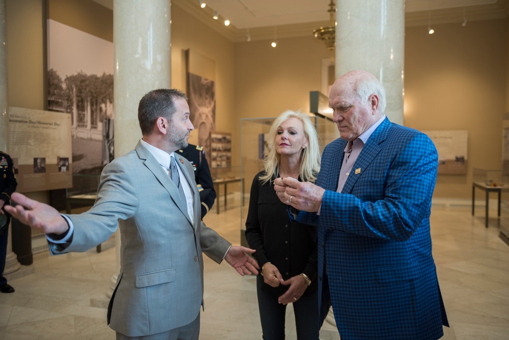 Terry Bradshaw With USO-Metro Participates in an Army Special Honors Wreath-Laying at the Tomb of the Unknown Soldier