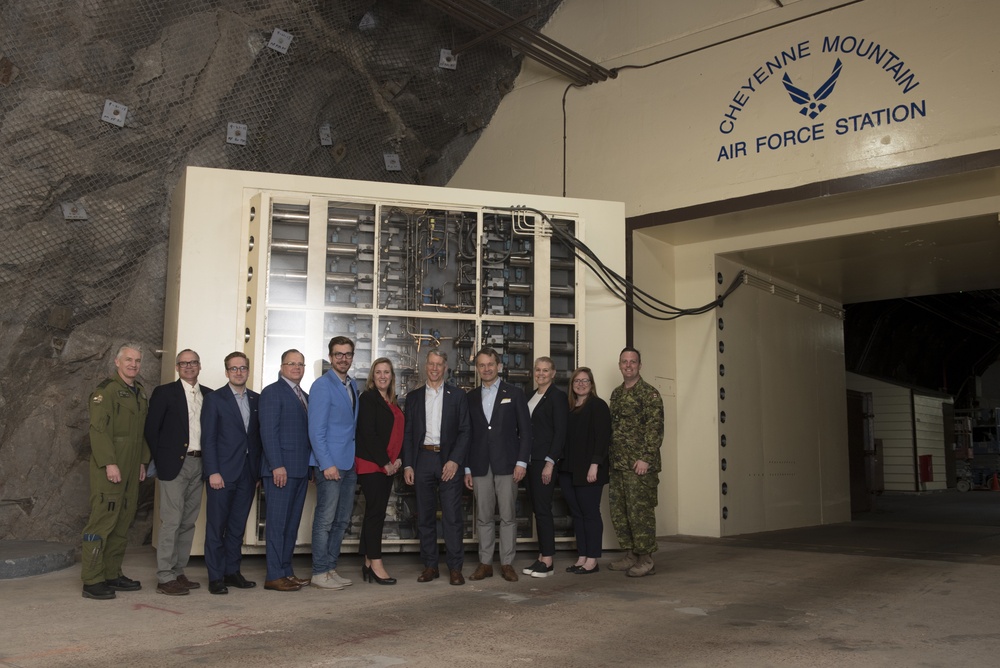 Canadian Leadership visits CMAFS