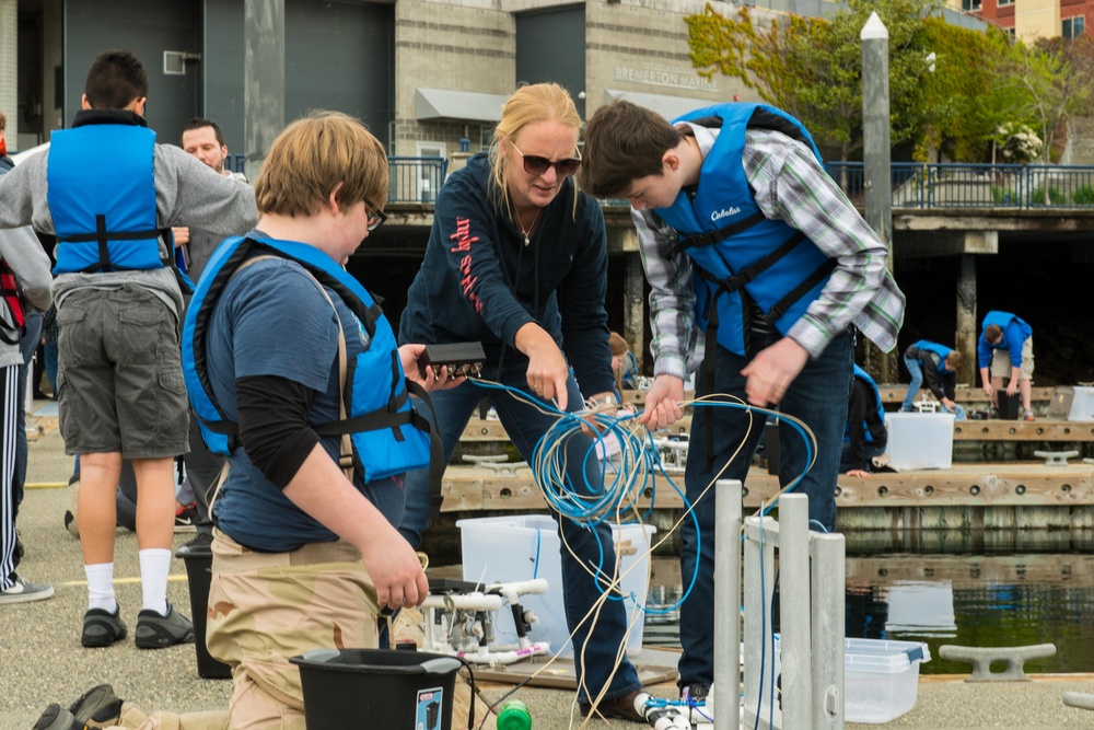 PSNS Teams With NUWC to Help Students Explore Marine Life