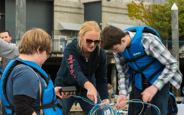PSNS Teams With NUWC to Help Students Explore Marine Life