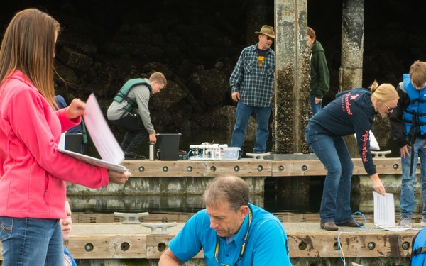 PSNS Teams With NUWC to Help Students Explore Marine Life