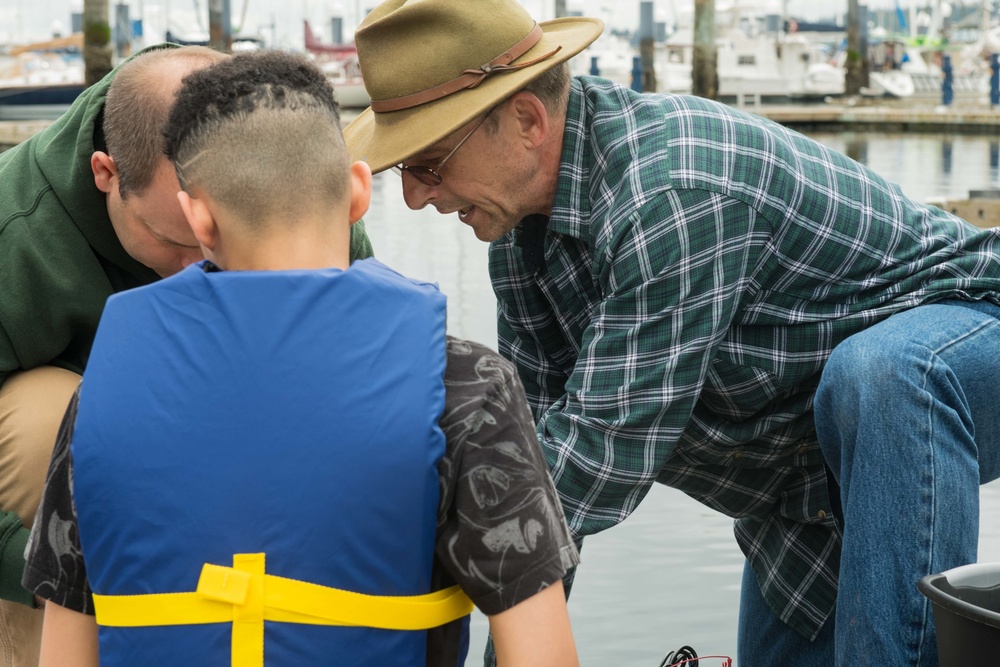 PSNS Teams With NUWC to Help Students Explore Marine Life