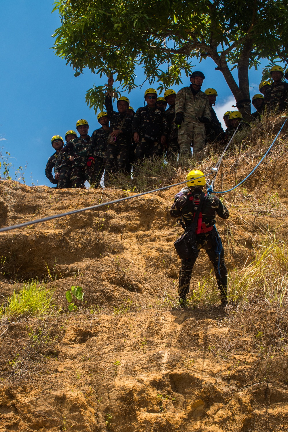 Balikatan 18: Hawaii National Guard and Philippine Army Rescue Teams Repel Training