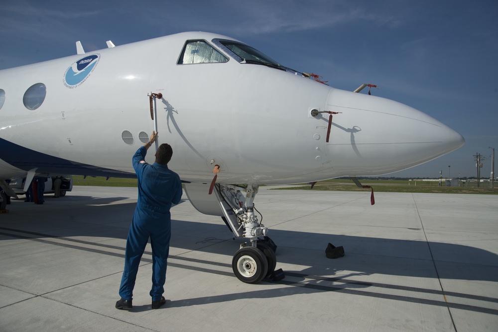 NOAA's Gulfstream IV-SP (G-IV) Aircraft &quot;Gonzo&quot; at the Hurricane Awareness Tour