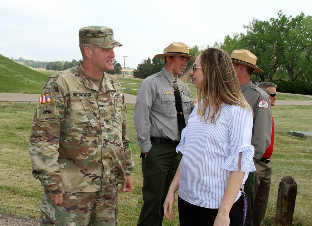 Kansas City District commander speaks with representative for Sen. Jerry Moran (Kan.)