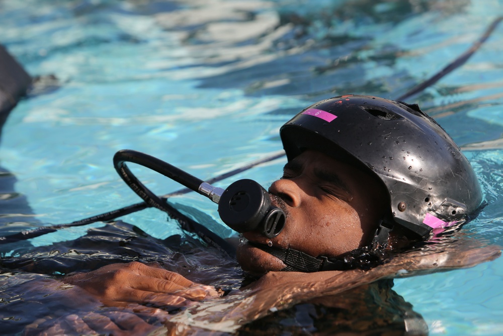 Marines in Hawaii participate in helo dunker course