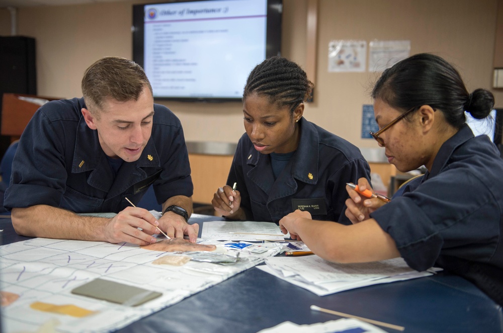 Sailors conduct wound care course aboard USNS Mercy