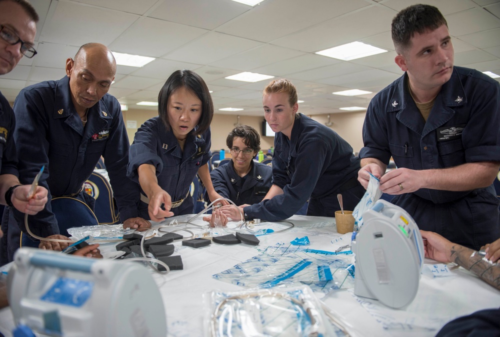 Sailors conduct wound care course aboard USNS Mercy