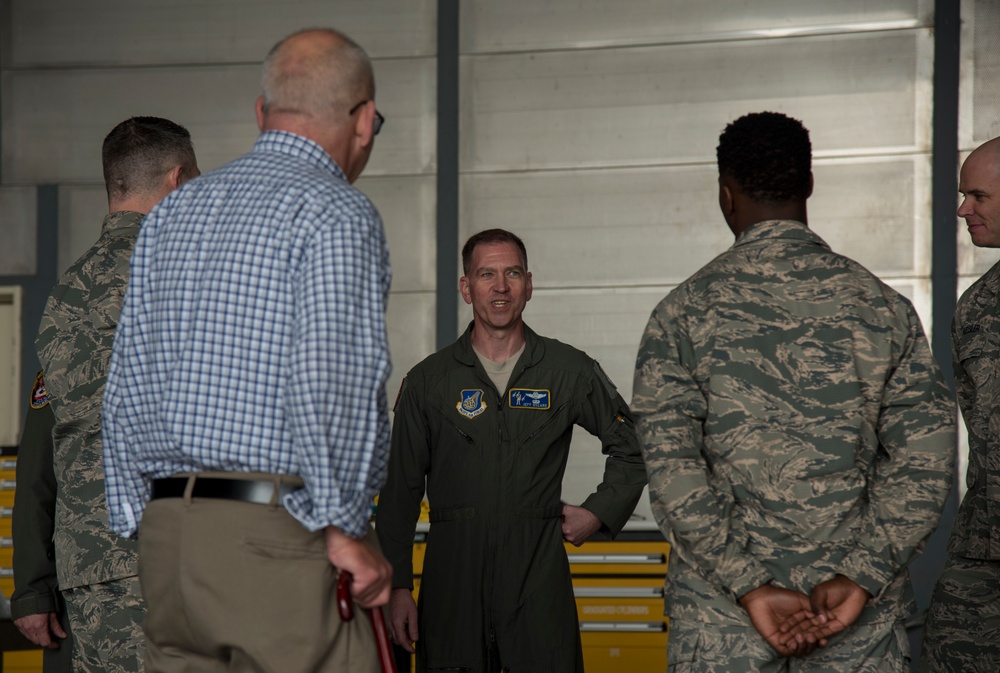 The general speaks with Airmen