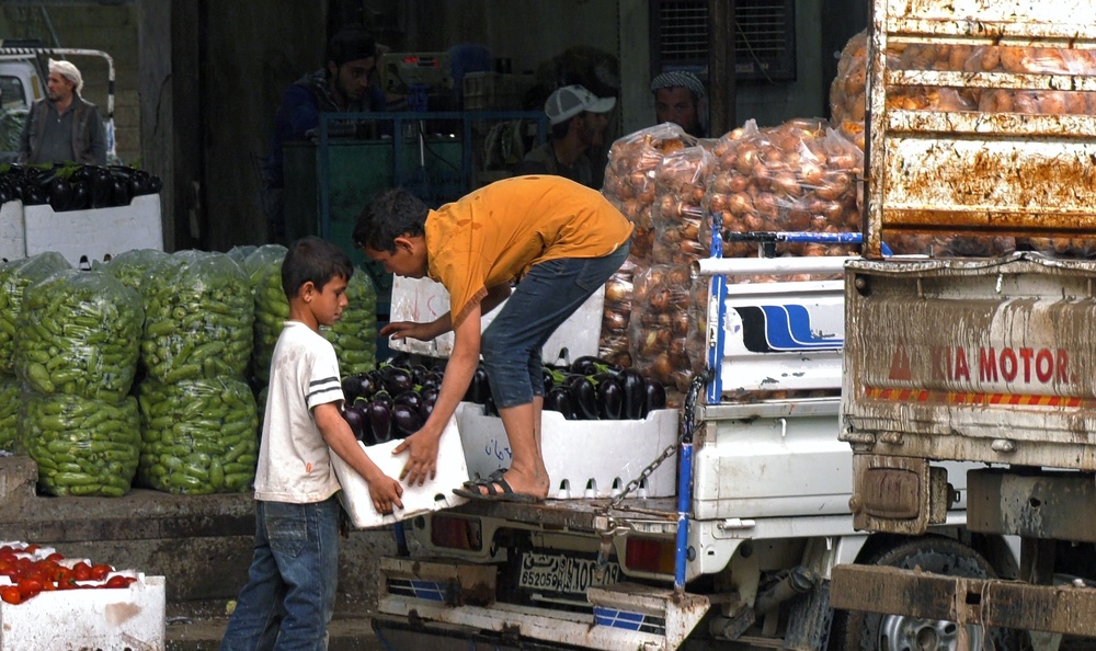 DAILY COMMERCE AT THE RAQQAH SOUK AL-HAL PRODUCE MARKET