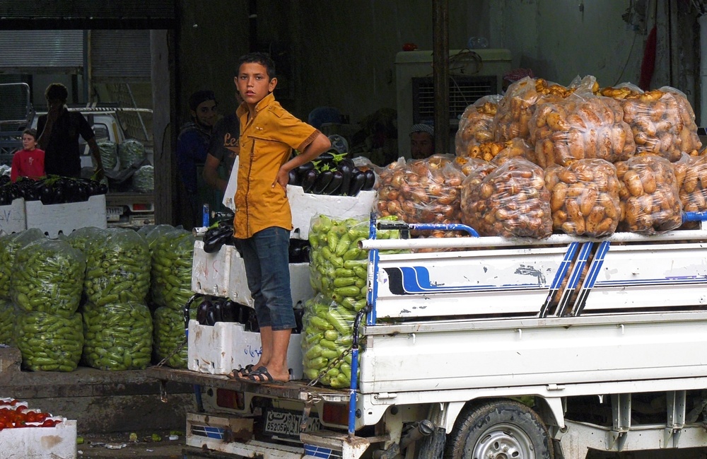 DAILY COMMERCE AT THE RAQQAH SOUK AL-HAL PRODUCE MARKET