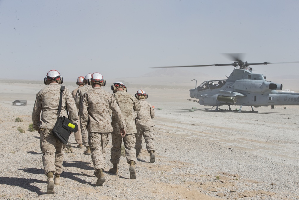 Marines with HMLA-367 Utilize A FARP During ITX 3-18