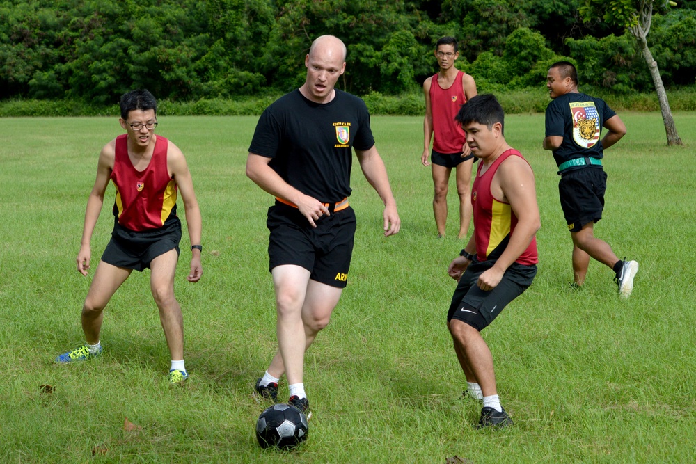 US, Singapore Soldiers enjoy Tiger Balm 18 sports day
