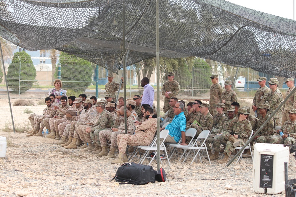 Combined engineer event trains Kuwait Land Forces, U.S. 2nd Brigade, 1st Armored Division soldiers