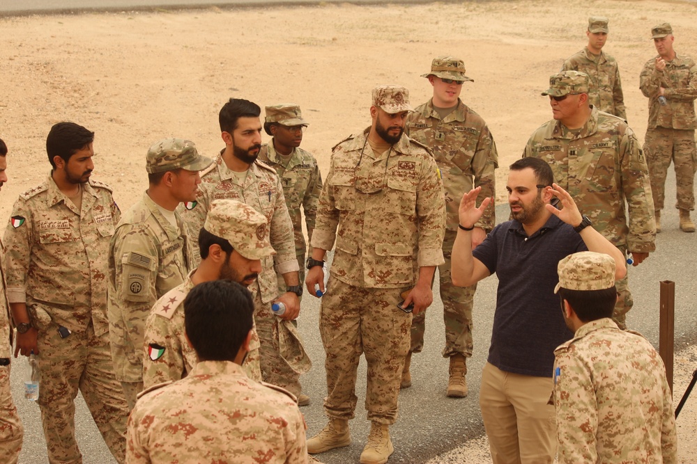 Combined engineer event trains Kuwait Land Forces, U.S. 2nd Brigade, 1st Armored Division soldiers