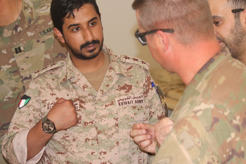 Combined engineer event trains Kuwait Land Forces, U.S. 2nd Brigade, 1st Armored Division soldiers