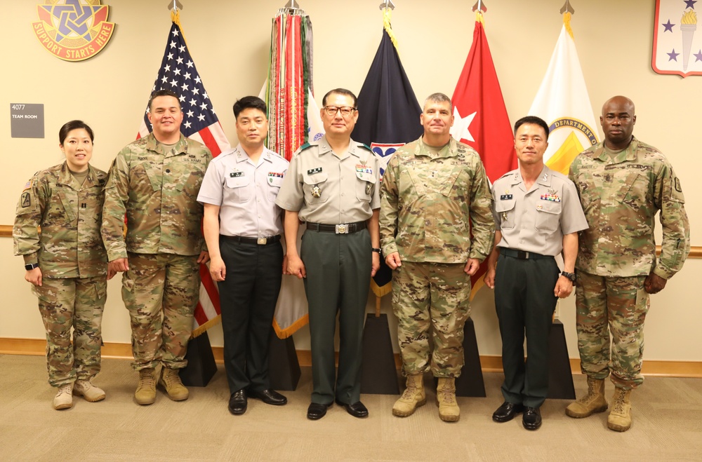 Korea general visits CASCOM