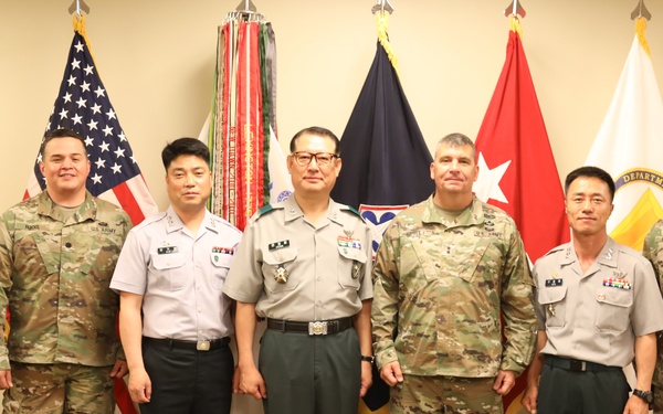 Korea general visits CASCOM