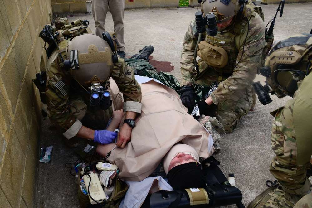 U.S. Army Special Forces Soldiers conduct simulated Urban Operations