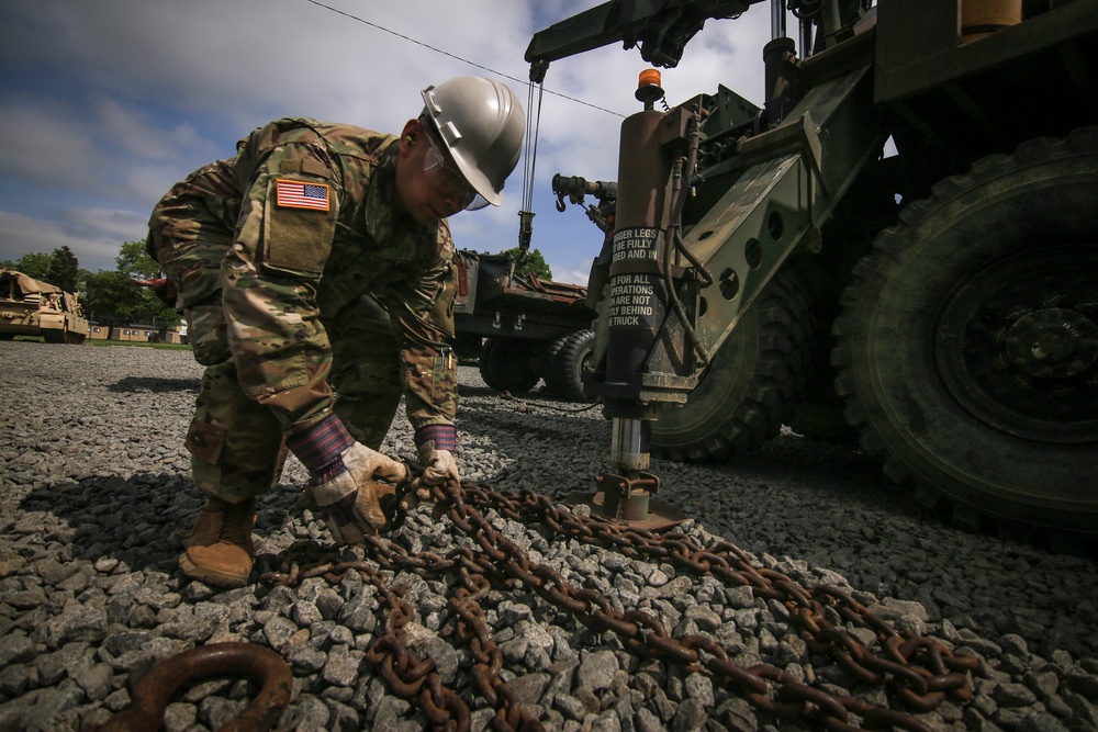 RTS-M Soldiers train in vehicle recovery