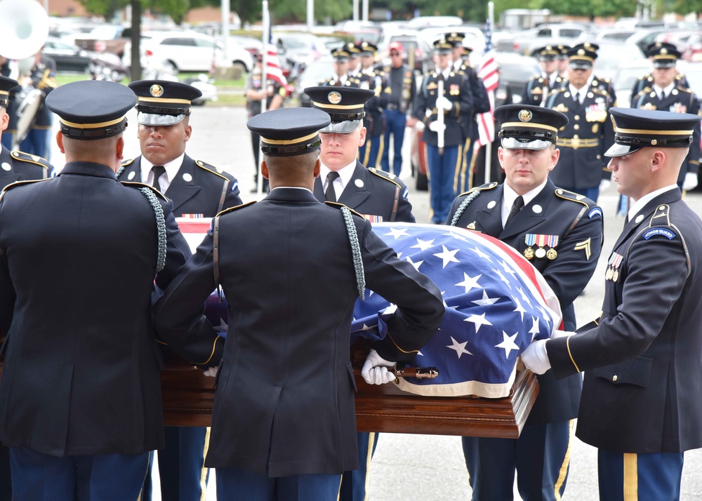 DVIDS - Images - Army Sgt. Edward Saunders Funeral [Image 2 of 27]