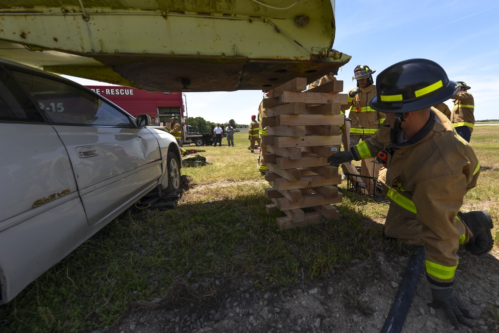 4th CES gets “crash” course in vehicle extrication