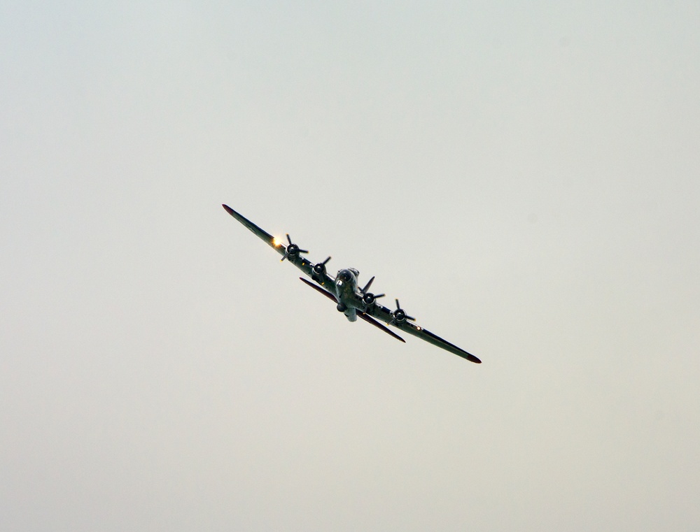 B-17s and Mustangs buzz Wright-Patt