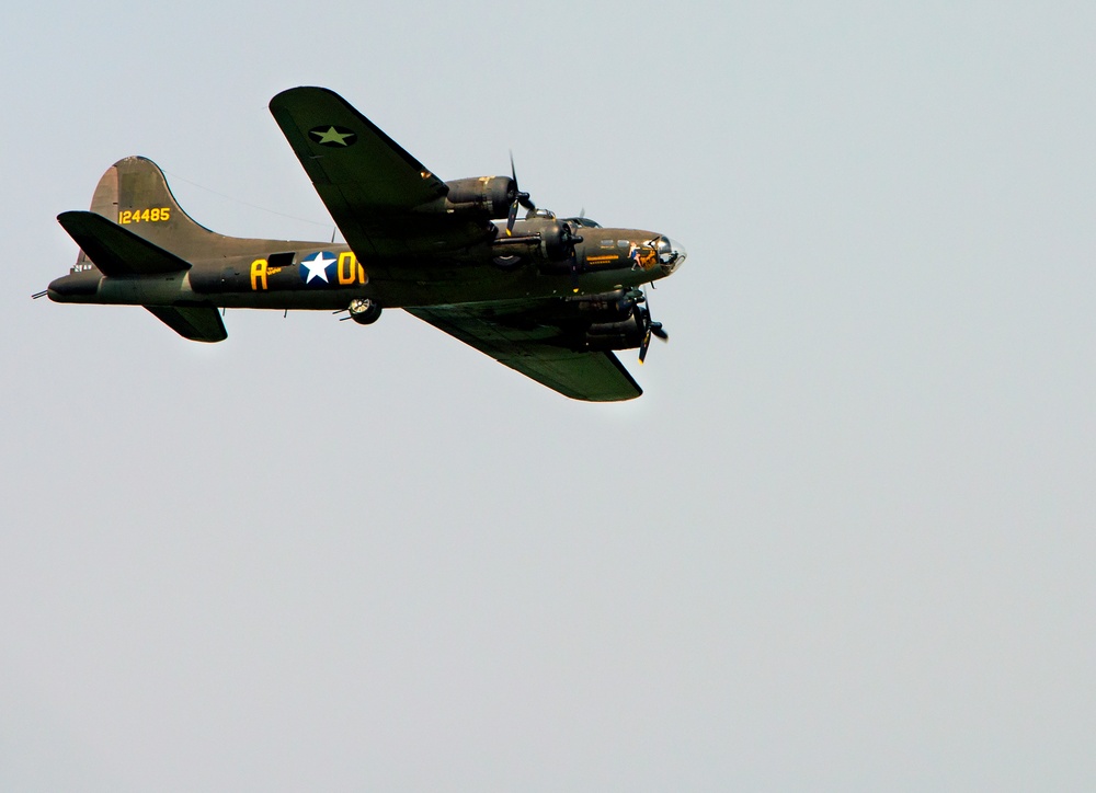 B-17s and Mustangs buzz Wright-Patt