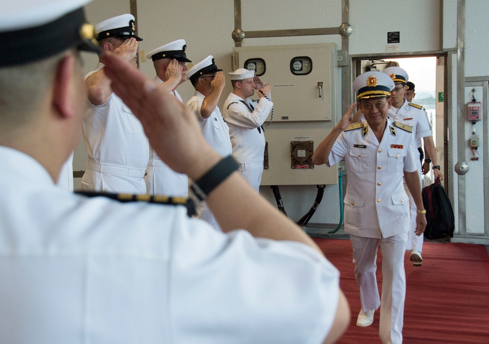 U.S. 7th Fleet hosts Big Top Event in Singapore