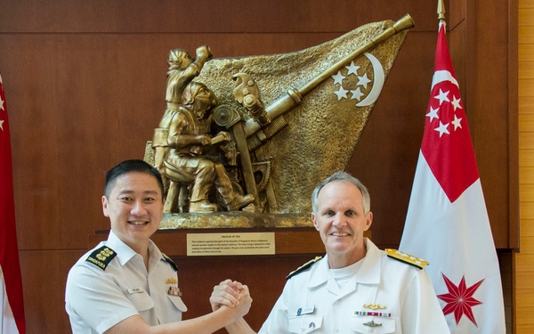 U.S. 7th Fleet hosts bilateral staff taks in Singapore
