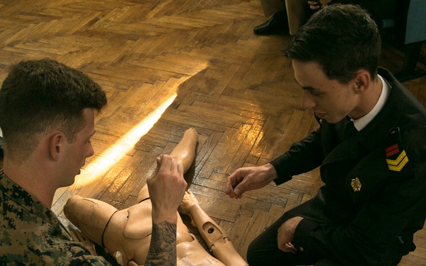 Help Me Help You: BSRF Sailors conduct TCCC introductory class