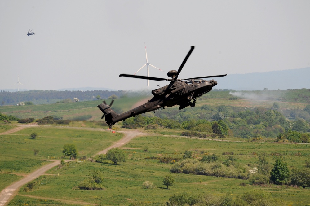 Apache AH-64 Helicopter Gunnery