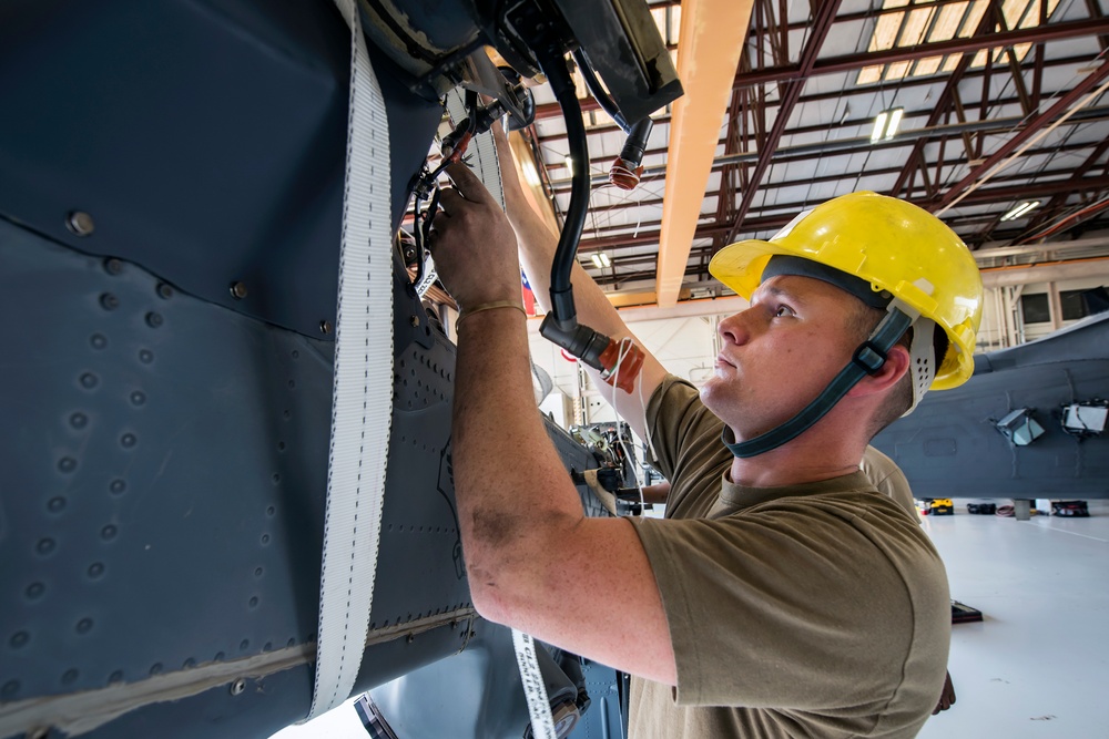 DVIDS - Images - 723d AMXS, Army depot rebuild Pave Hawk [Image 7 of 18]