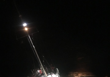 Coast Guard rescues 2 mariners, responds to grounded sailing vessel at Molokini Crater