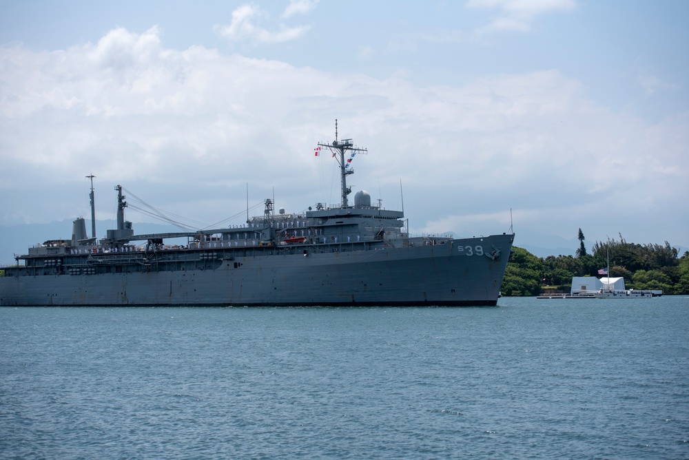 USS Emory S. Land Arrives in Pearl Harbor