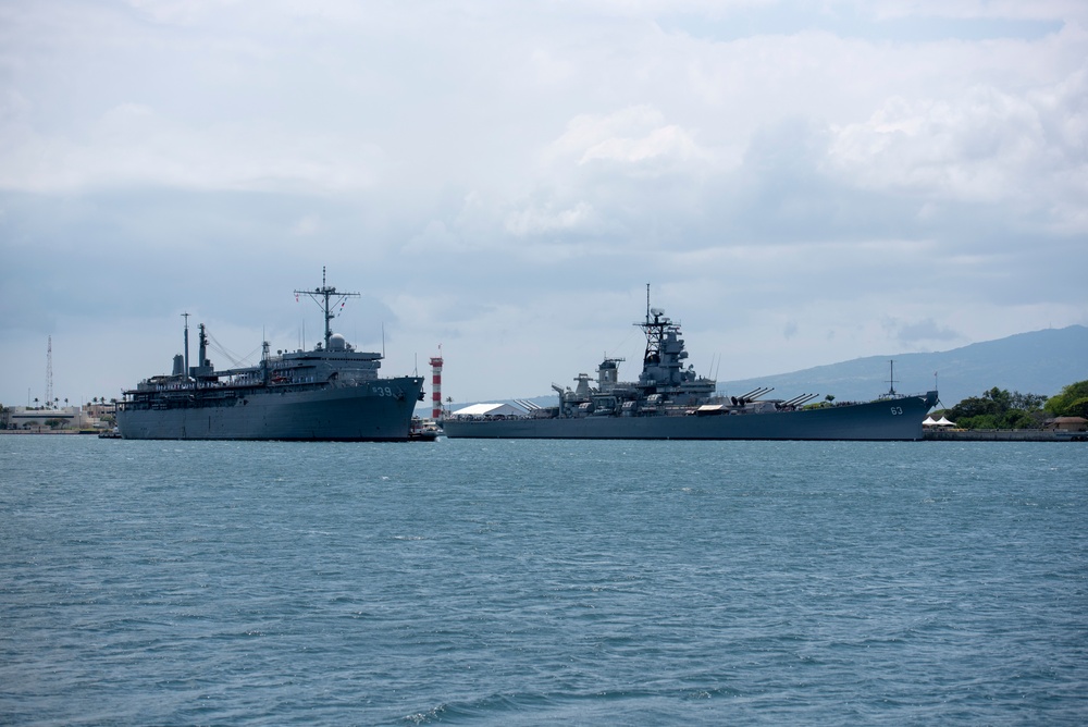USS Emory S. Land Arrives in Pearl Harbor