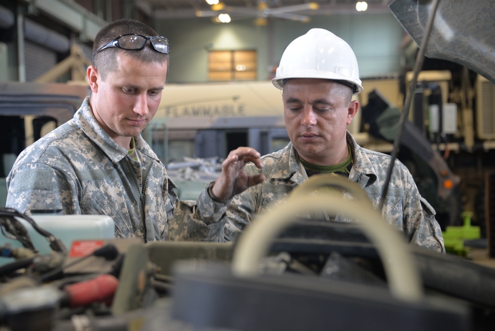 NCNG and Moldovan Defense Forces collaborate on Humvee Maintenance