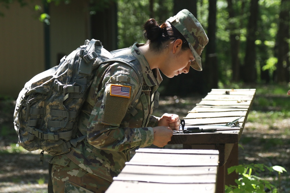 Expert Field Medic Badge Competitors navigate their way to Success