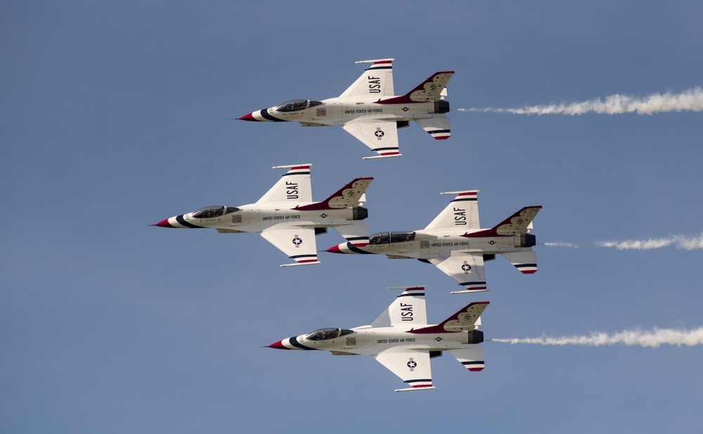 Thunderbirds resume air show season