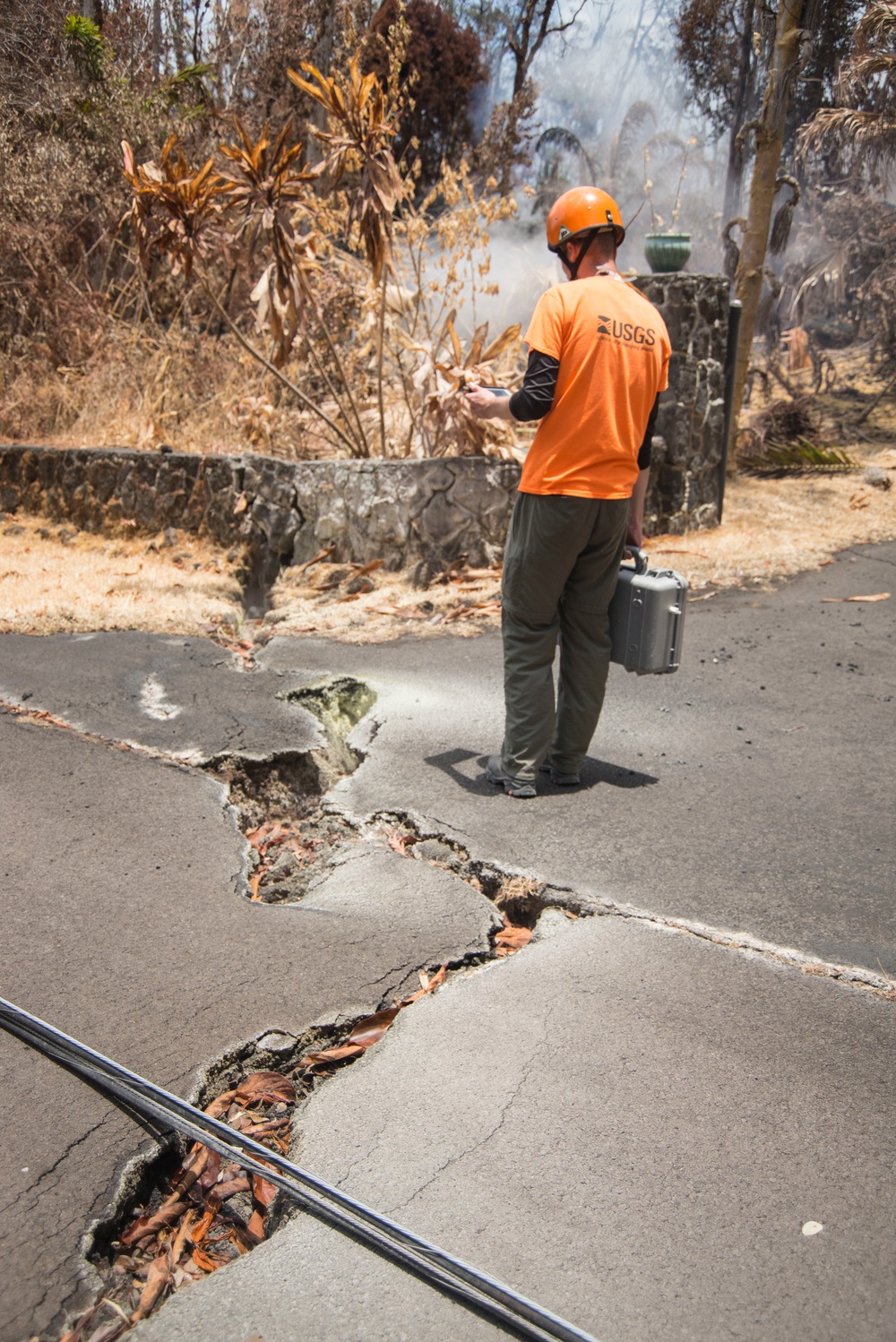 USGS Tests Sulfur Dioxide Levels at Kīlauea Volcanic Eruption Site