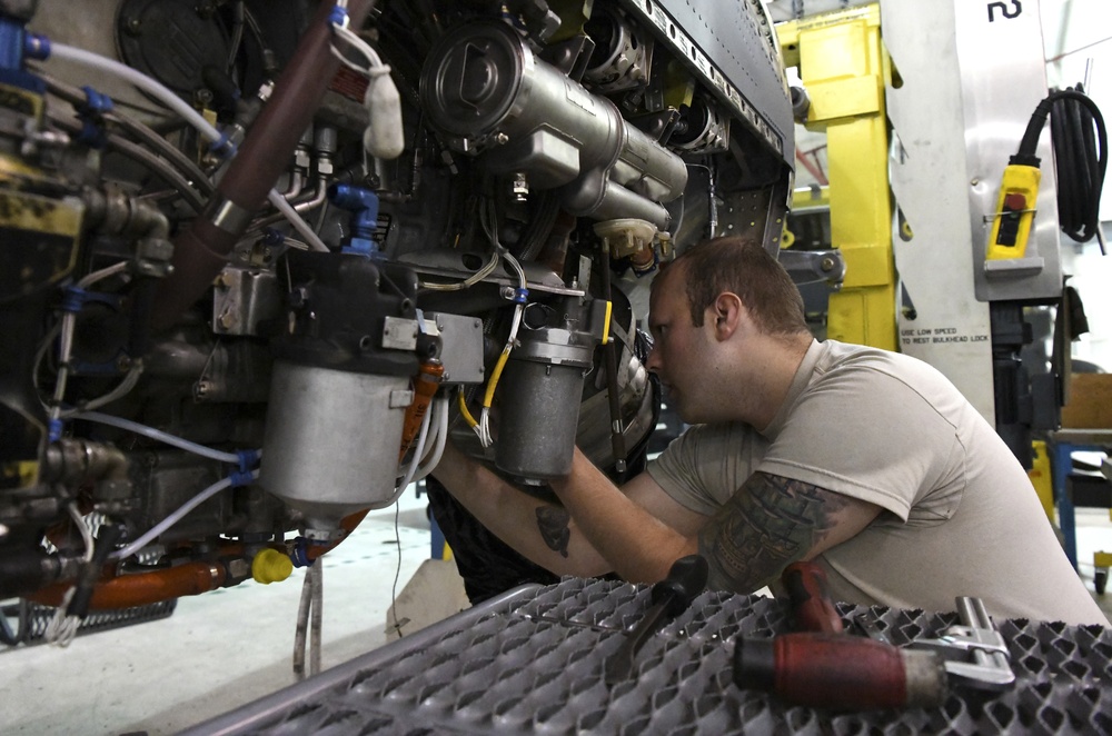 1st SOMXS Propulsion Airmen build engines