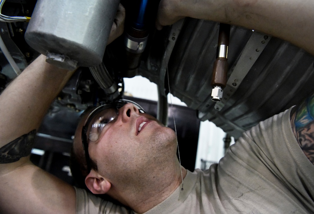 1st SOMXS Propulsion Airmen build engines