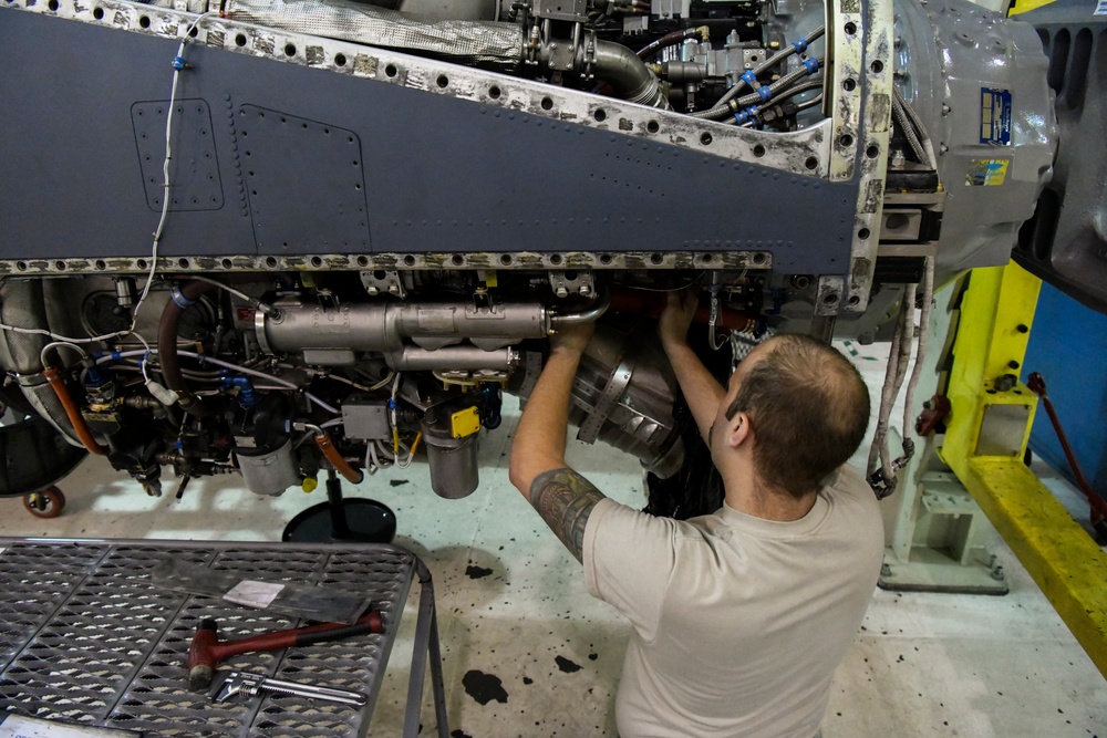 1st SOMXS Propulsion Airmen build engines