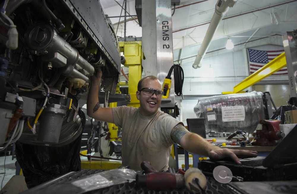 1st SOMXS Propulsion Airmen build engines