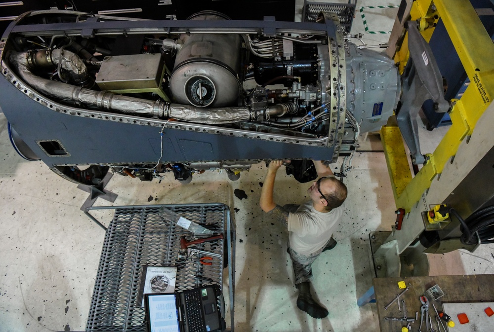 1st SOMXS Propulsion Airmen build engines