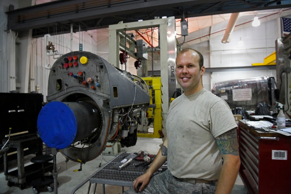 1st SOMXS Propulsion Airmen build engines