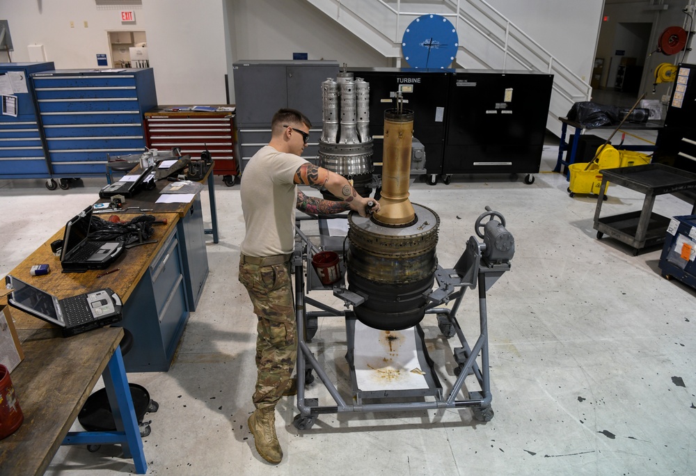 1st SOMXS Propulsion Airmen build engines